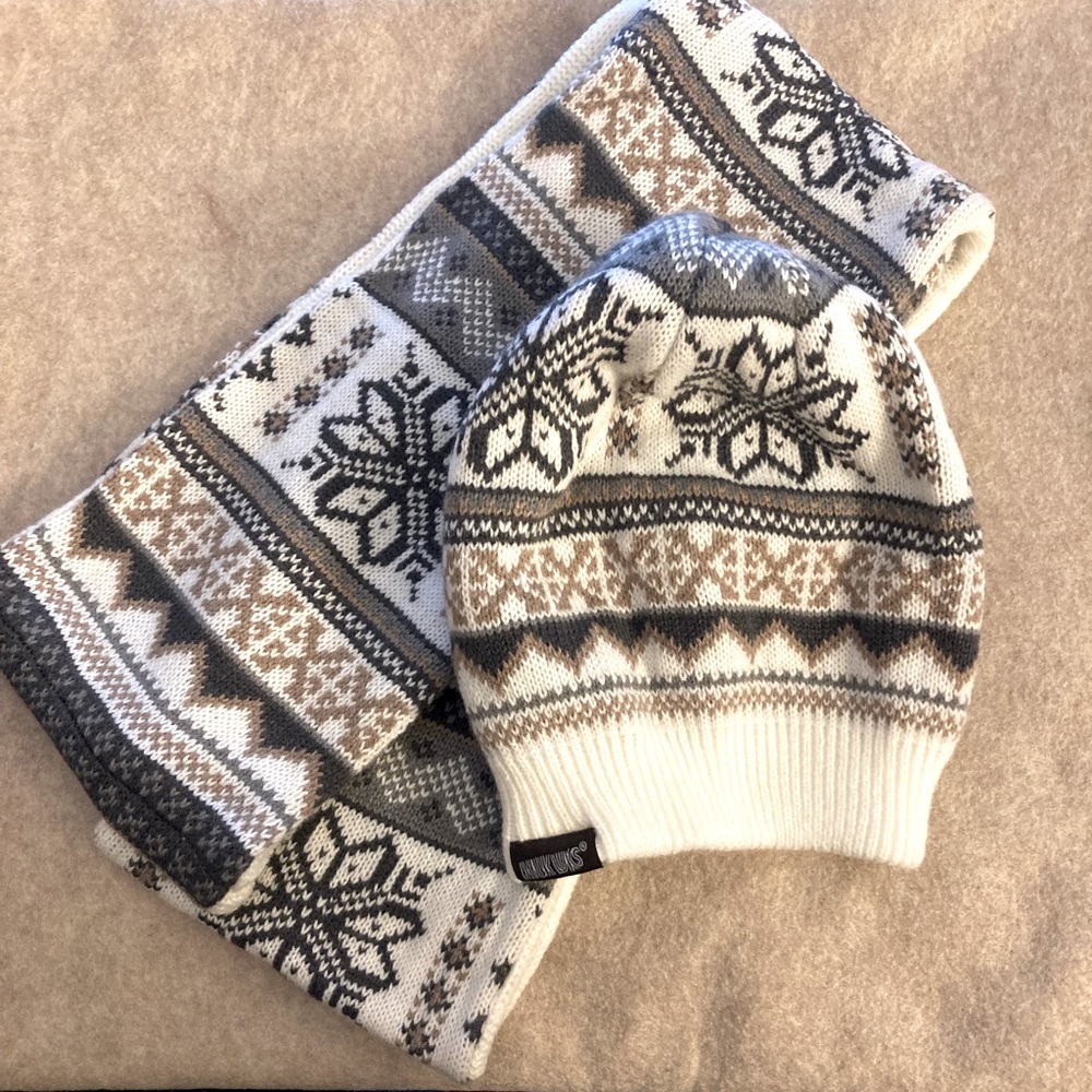 MUK LUKS Reversible Hat and Scarf